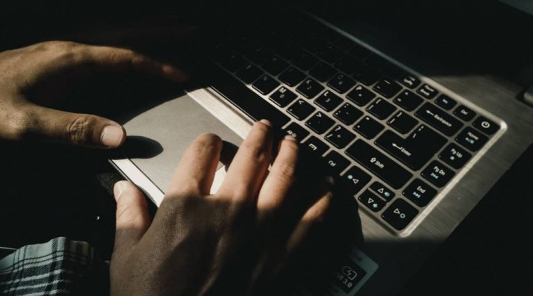 &Xi;&epsilon;&sigma;&alpha;&lambda;ώ&nu;&omicron;&upsilon;&nu; &omicron;&iota; &epsilon;&pi;&iota;&tau;ή&delta;&iota;&omicron;&iota;: &Tau;&eta;&lambda;&epsilon;&phi;&omega;&nu;&iota;&kappa;έ&sigmaf; &alpha;&pi;ά&tau;&epsilon;&sigmaf; &mu;&epsilon; &kappa;ά&theta;&epsilon; &lambda;&omicron;&gamma;ή&sigmaf; &sigma;&epsilon;&nu;ά&rho;&iota;&omicron; &ndash; &Alpha;&pi;ό &Alpha;&Alpha;&Delta;&Epsilon; &kappa;&alpha;&iota; gov &mu;έ&chi;&rho;&iota; &Epsilon;&Lambda;&Tau;&Alpha;