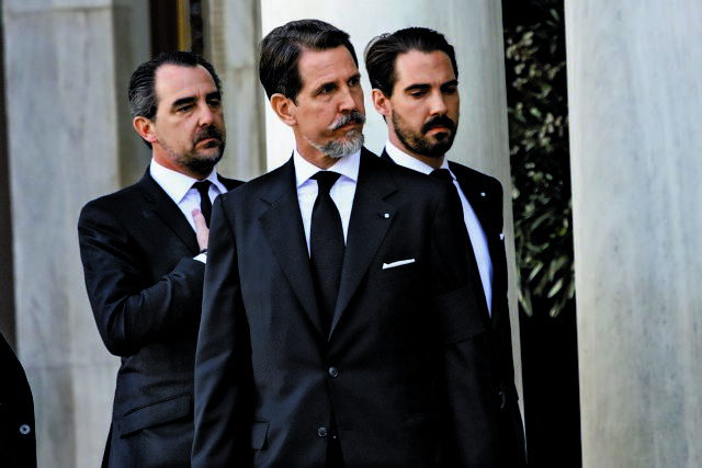 Γιατί οι γιοι του Τέως «ψήφισαν» Δημοκρατία – Τα πιθανά κίνητρα και οι σκοπιμότητες των «Ντε Γκρες»