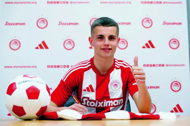 Το ερυθρόλευκο άλμπουμ του Χρήστου Μουζακίτη