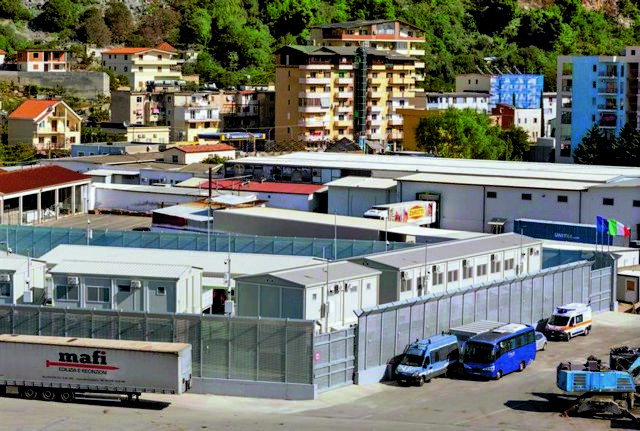 Λέει «ναι» στο «μοντέλο της Αλβανίας»