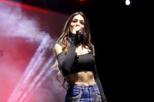 Η Χριστουγεννιάτικη εμφάνιση της Ήβης Αδάμου που ξεσήκωσε το κοινό!