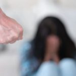 Σοκάρει ο άγριος ξυλοδαρμός 38χρονης από τον σύντροφό της και η αντίδρασή της –  «Είναι καλός άνθρωπος» είπε το θύμα