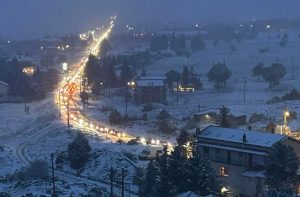 Μύθοι και αλήθειες για τα ηλεκτρικά αυτοκίνητα – Γιατί «κόλλησαν» στην Αράχωβα