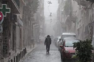Καιρός: Η ΕΜΥ αναβάθμισε το έκτακτο δελτίο – Σε ποιες περιοχές θα «χτυπήσουν» σφοδρές βροχές και καταιγίδες