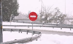 Καιρός: Χιόνια στα ορεινά, βροχές παντού – Προσοχή στους δρόμους