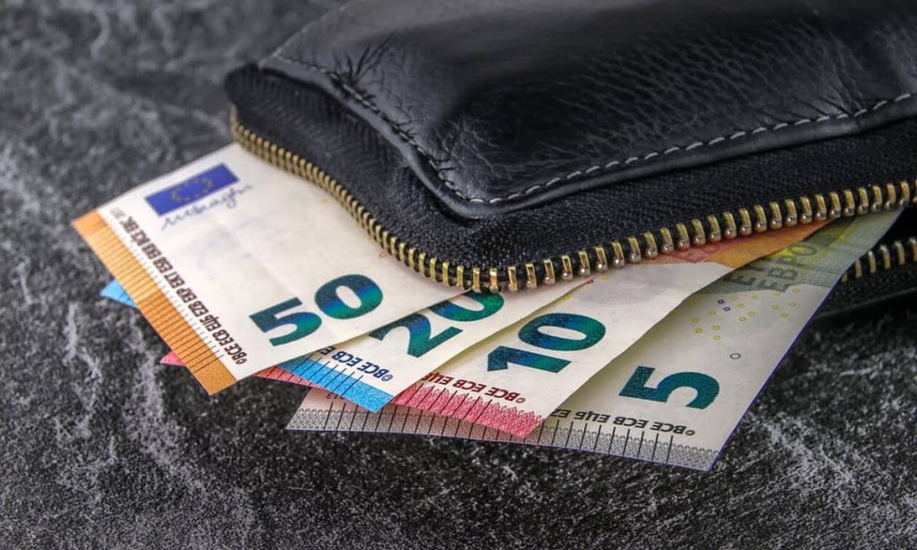 Αύξηση 6% στον κατώτατο μισθό από τον Απρίλιο – Σε ιδιωτικό και δημόσιο τομέα