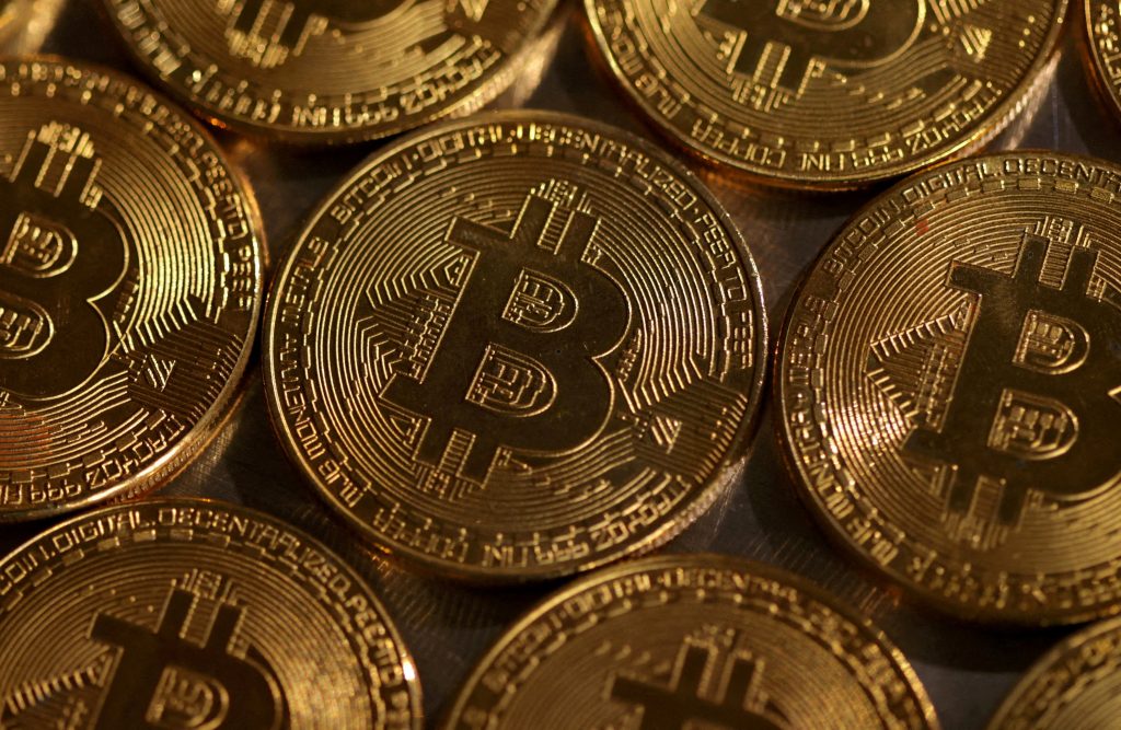 Κρυπτονομίσματα: Βουτιά στο Bitcoin καθώς ο Τραμπ απογοήτευσε τα crypto