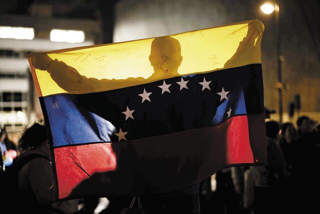 Βενεζουέλα: Χιλιάδες διαδηλωτές απαιτούν την επιστροφή του Μαδούρο στην εξουσία