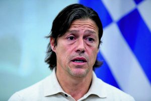 Ανατροπή και παραμονή του Αλμέιδα στην ΑΕΚ