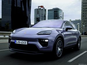 Χαμηλές πτήσεις στη Macan