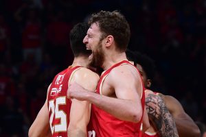 Ολυμπιακός – Μπάγερν 112-69: Ραψωδία Βεζένκοφ και αποθέωση στο ΣΕΦ