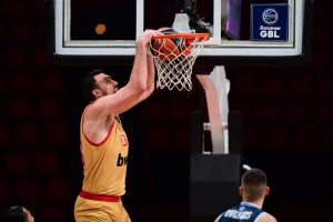 «Ξεμούδιασμα» με Μιλουτίνοφ και Ντόρσεϊ για τον Ολυμπιακό και τώρα «διαβολοβδομάδα» και Παναθηναϊκός