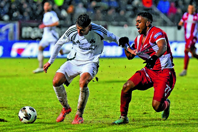 Εκνευρισμός και παράπονα για τη διαιτησία