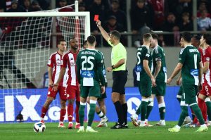 Ο Ολυμπιακός νικούσε τον Παναθηναϊκό, δεν μπόρεσε διαιτητή και VAR