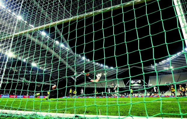 Ζωντανός στη μάχη του τίτλου