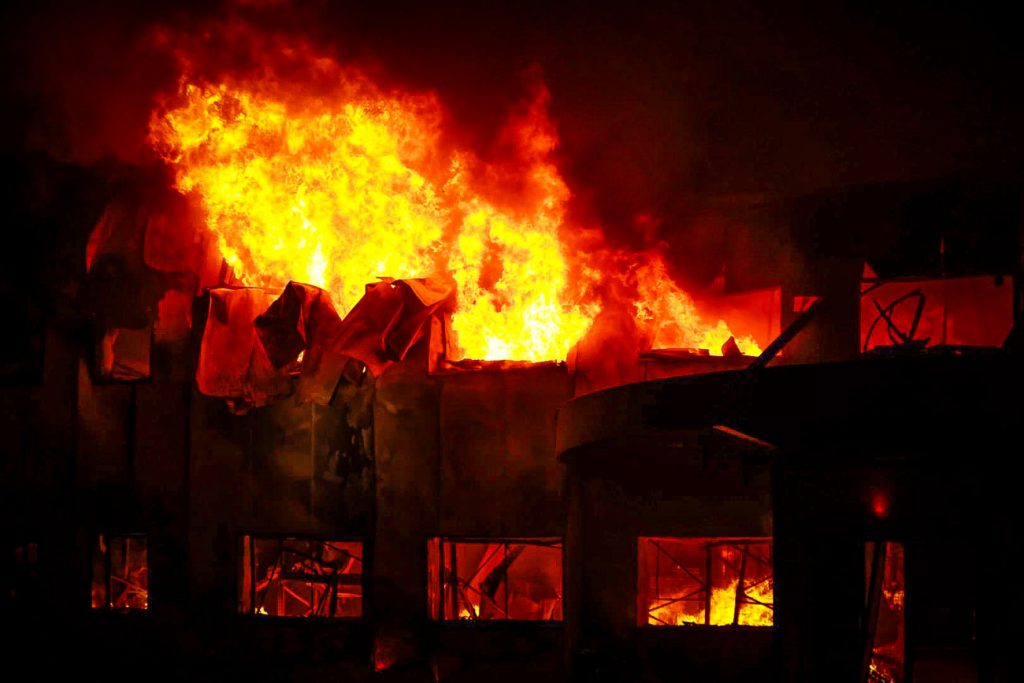 Καταστράφηκαν ολοσχερώς εγκαταστάσεις logistics του Καραμολέγκου – Τι λέει η εταιρεία