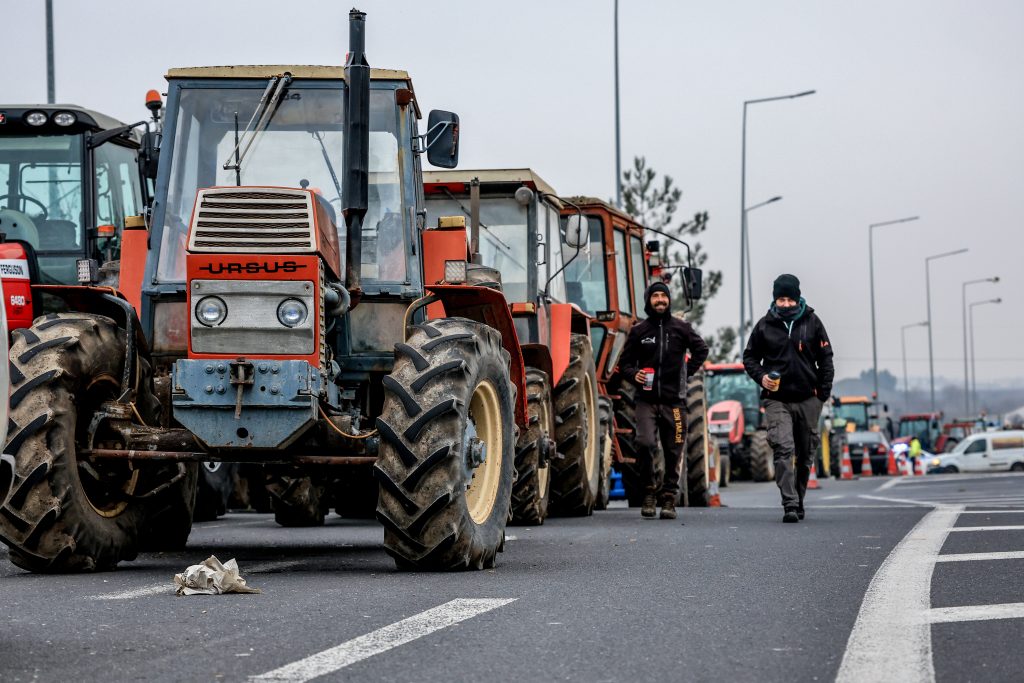 Αγρότες: Ενισχύουν τα μπλόκα σε όλη τη χώρα