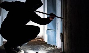 Λιβαδειά: Ταυτοποιήθηκε ο δράστης που έκλεβε καταστήματα – Εξιχνιάσθηκαν 12 κλοπές και τέσσερις απόπειρες