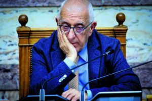 Κατηγορούμενοι «χαμένοι στη μετάφραση» στη δίκη των υποκλοπών