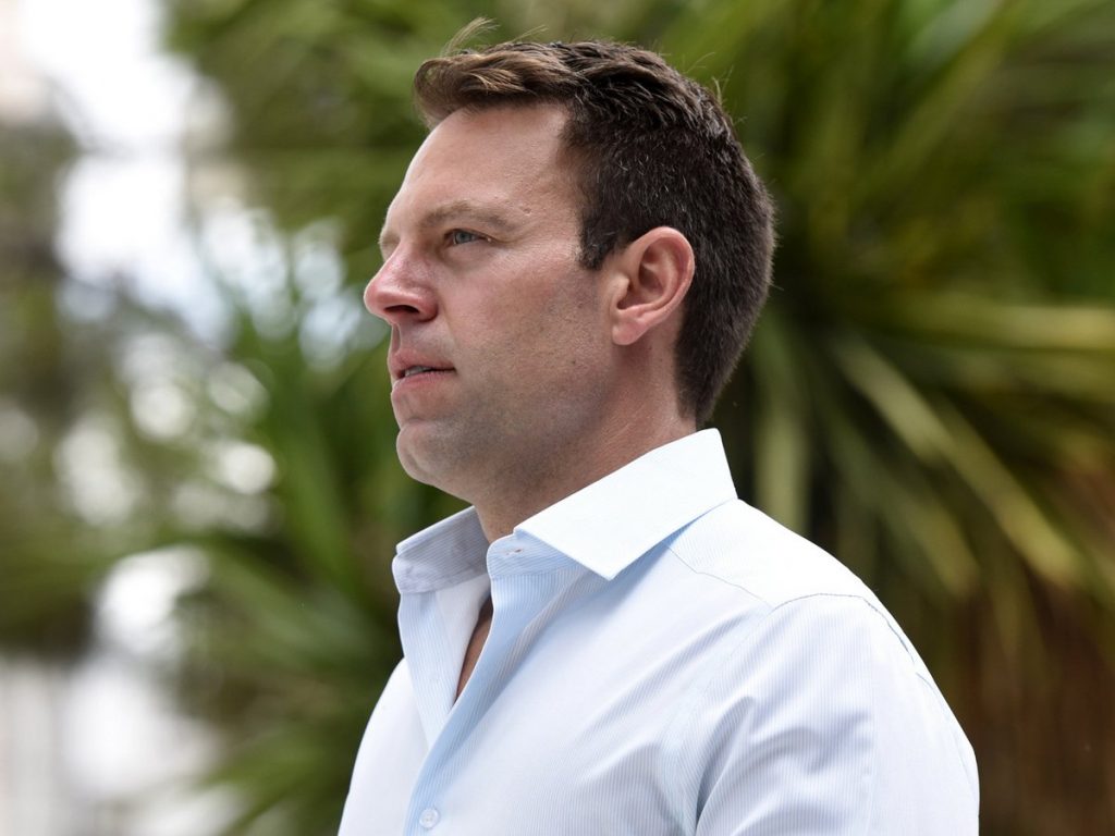 Ο Στέφανος Κασσελάκης καταγγέλλει υπουργό της κυβέρνησης για σεξιστική συμπεριφορά