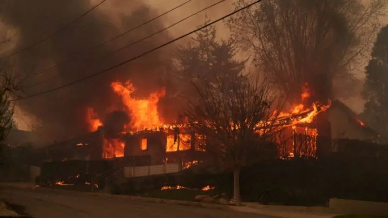 Εικόνα από την πυρκαγιά στο Λος Άντζελες