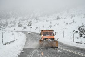Καιρός: Τσουχτερό κρύο, καταιγίδες και χιονοπτώσεις