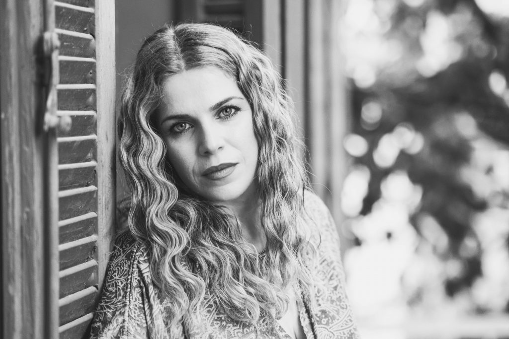 Η Βιολέτα Ίκαρη έρχεται στον Σταυρό του Νότου με «Καινούργια σοδειά» στις 15 Φεβρουαρίου