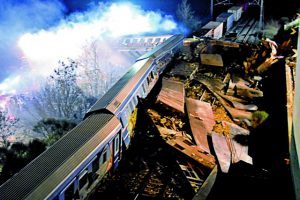 Δύο κρίσεις εμπιστοσύνης