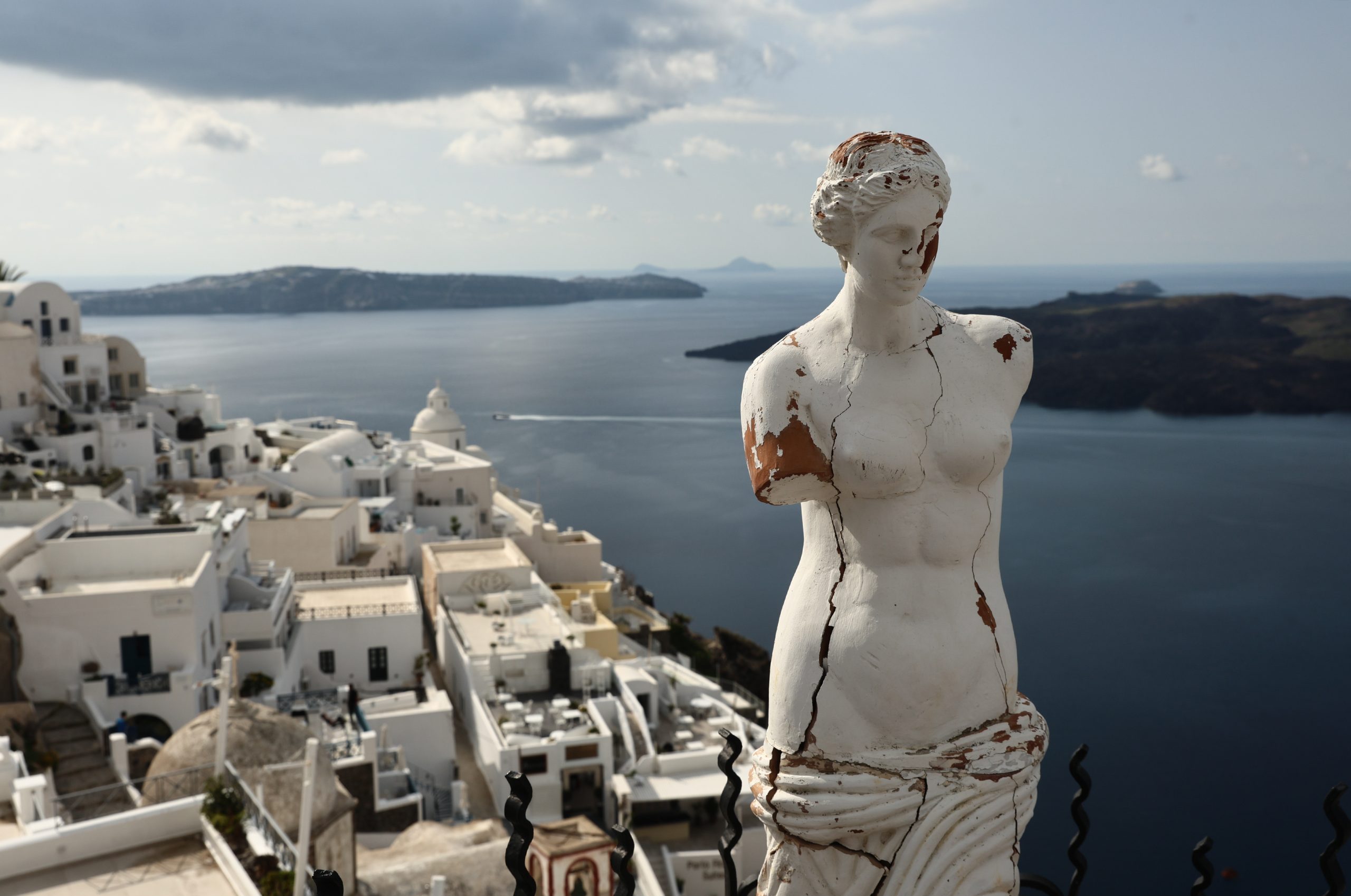 «Η Σαντορίνη δεν μπορεί να αντέξει πια – Τώρα αρχίζουν τα δύσκολα»