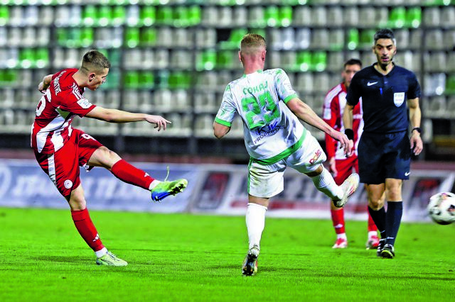 Εσπασε το ρόδι με γκολ-χρυσάφι