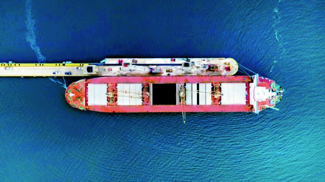 Οι δασμοί αλλάζουν τις θαλάσσιες διαδρομές