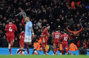 Η Λίβερπουλ… καθαίρεσε την Σίτι κι έκανε πάρτι τίτλου μέσα στο Μάντσεστερ