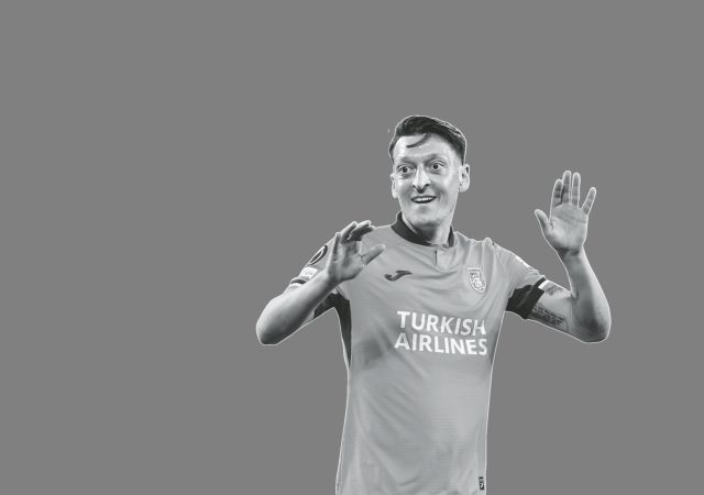 Μπάλα δίπλα στον Σουλτάνο