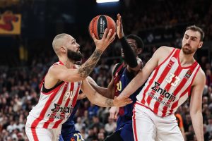 «Τρέλα» στο καλάθι του Φουρνιέ (vid)