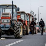 Ανυποχώρητοι οι αγρότες: «Μέχρι να ικανοποιηθούν τα αιτήματά μας» θα τα μπλοκάρουμε όλα