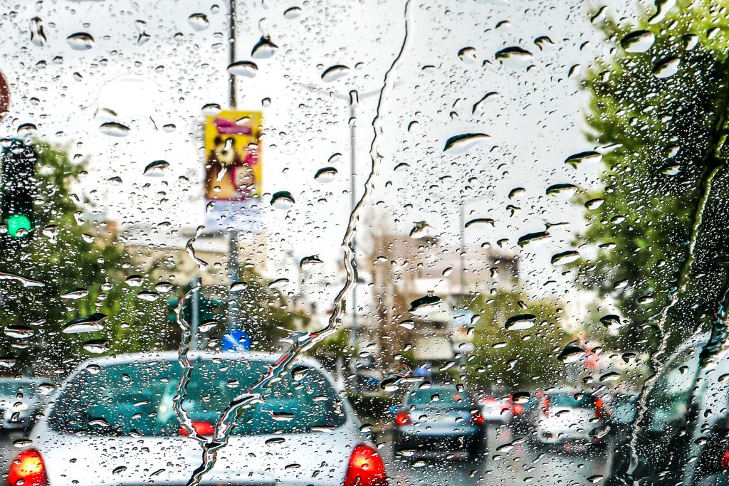 Έκτακτο δελτίο καιρού – Πού αναμένονται ισχυρές βροχές και καταιγίδες