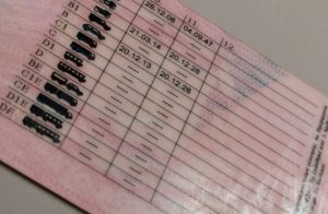 Τέλος χρόνου για το χάρτινο δίπλωμα οδήγησης – Τι πρέπει να ξέρεις και πώς να το εκδώσεις