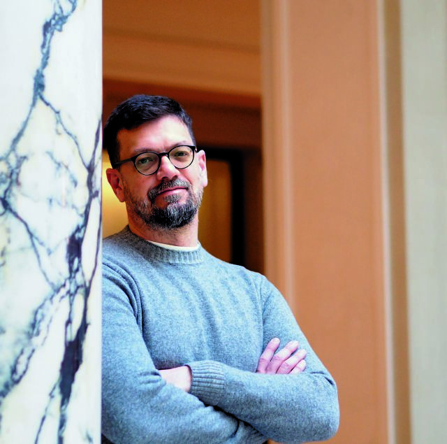 Ακης Παπαντώνης: «Ο μικρόκοσμος δεν μας μονώνει από την Ιστορία»