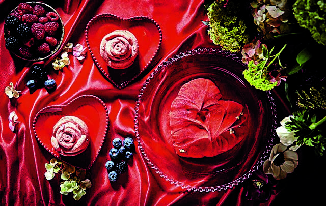 Κόκκινο, ροζ, φτερά, σοκολάτες και πούπουλα…