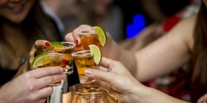 Θεσσαλονίκη: Στο νοσοκομείο 17χρονη με σοβαρή μέθη – Συνελήφθη ο υπεύθυνος νυχτερινού κέντρου