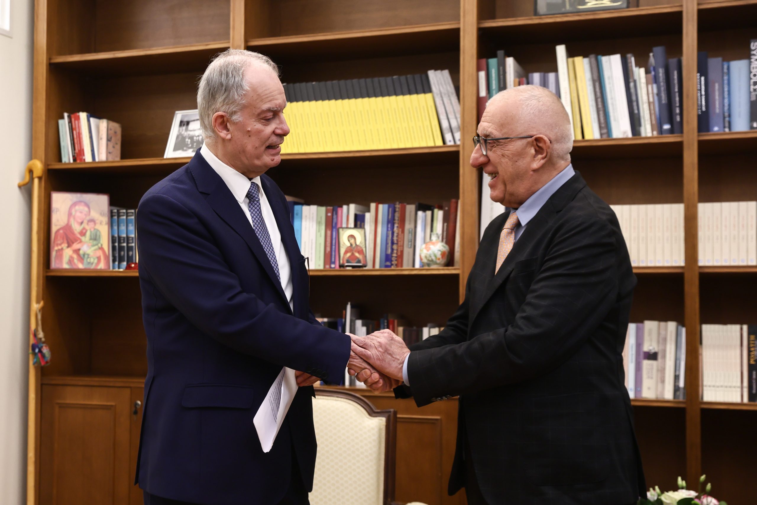 Κακλαμάνης σε Τασούλα: Η ευστάθεια στη λειτουργία των θεσμών κρίσιμος παράγοντας της πορείας σας
