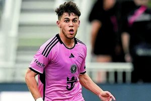 Ποιος είναι ο Νόα Αλεν Τζέιμς που επέλεξε την Ελλάδα