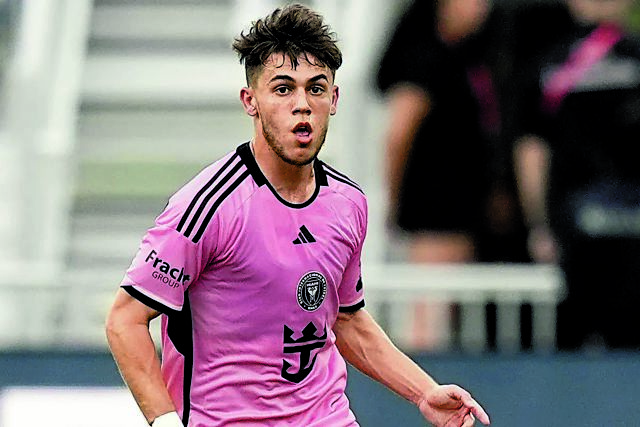 Ποιος είναι ο Νόα Αλεν Τζέιμς που επέλεξε την Ελλάδα