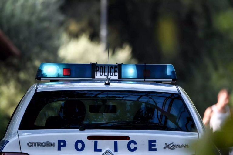 Μεθυσμένος οδηγός παρέσυρε αστυνομικό σε μπλόκο στην Ομόνοια – Ακολούθησε καταδίωξη