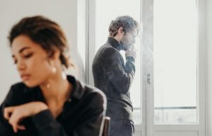 Χωρισμός: Ποιος τον αντιμετωπίζει πιο δύσκολα;