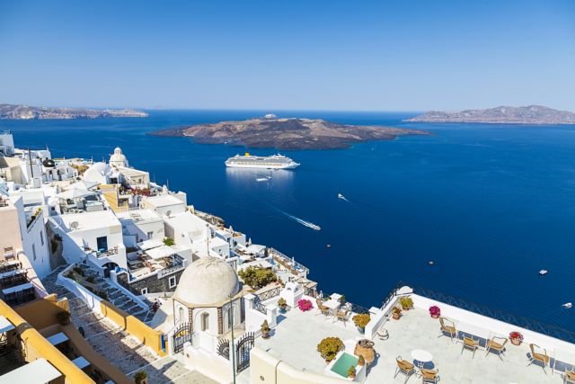 Σαντορίνη: «Ποιος είπε ότι δεν πρέπει να ανησυχούμε;» λέει ο Παπαζάχος και δεν αποκλείει ηφαιστειακή έκρηξη