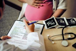 Τι ισχύει στην Ελλάδα για τις αμβλώσεις – Πότε και πώς έγινε η νομιμοποίησή τους