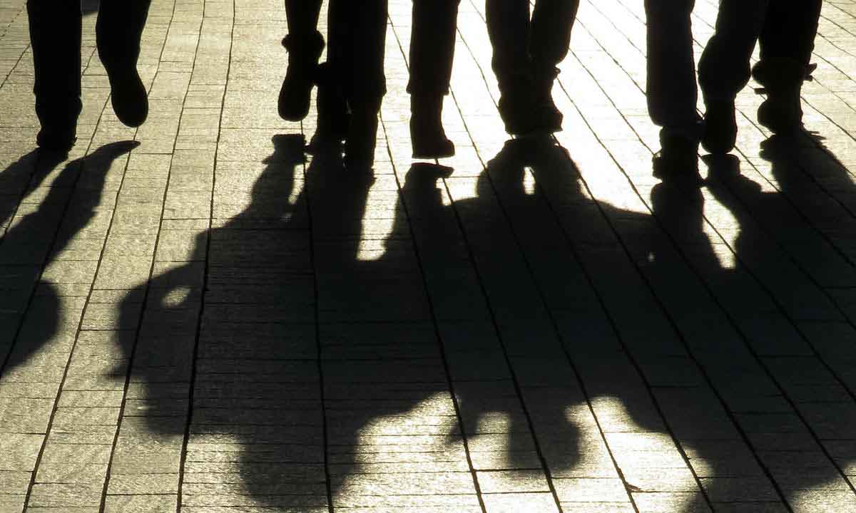 Συμμορία ανηλίκων επιτέθηκε σε 21χρονη και της άρπαξαν την αλυσίδα λαιμού