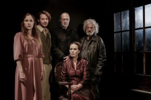 Η Αναστασία Παπαστάθη αναμετράται με τους «Βρικόλακες» στο θέατρο Rada