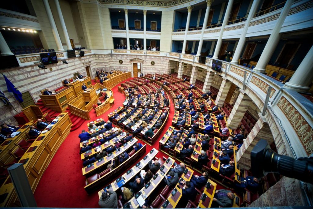 Πολιτική αντιπαράθεση για την ένταξη των εργαζομένων του ΕΣΥ στα Βαρέα και τις συντάξεις χηρείας